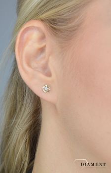 Złote kolczyki 333 koła gwiazdki z cyrkonii KL 7387 333 💎 Złote kolczyki w kształcie koła z ozdobnymi gwiazdkami z cyrkonią 💎 Złote kolczyki z wygodnym zapięciem na sztyft  (2).JPG